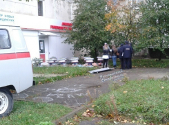 Мужчина выпал из окна многоэтажного дома в Ставрополе