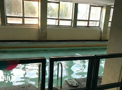 Плесень и разруха единственного детского бассейна в Минводах попали на фото 