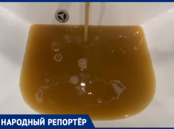 Вода ржавого цвета течет из кранов у жителей улицы Чапаева в Ставрополе