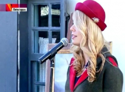 «Эрнст не подошел ко мне лично в номер отеля и не приколол эмблему на шляпку», - героиня скандала прокомментировала свое выступление в Пятигорске