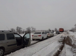 Движению на дорогах Ставрополья местами все еще препятствует снег