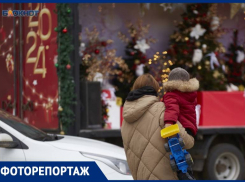 Жители Ставрополя встретили грузовик Деда Мороза