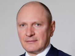Депутат думы Ставрополя Колесников основал гастрономы «Пушкинский» и заработал на Land Rover