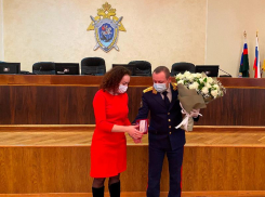 На Ставрополье наградили медсестер, спасших коллегу от вооруженного супруга