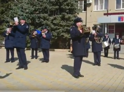 Военные исполнили песню про лабутены для ставропольчанок