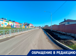 На новый тротуар на улице Тюльпановой в Ставрополе невозможно пройти из-за сплошного забора
