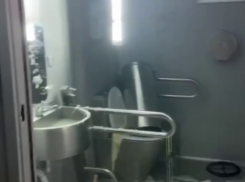 Полиция разыскивает вандалов, разгромивших общественный туалет в центре Ставрополя 