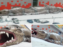 Огромное чудовище появилось около ТРЦ в Пятигорске