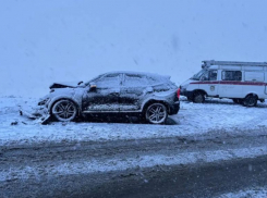 Три человека оказались в больнице после столкновения иномарок на Ставрополье 