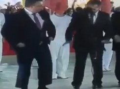 Губернатор Владимиров прокомментировал свой конфуз со штанами на открытии «Студенческой весны» в Ставрополе