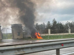 На Ставрополье на Южном обходе загорелся автомобиль