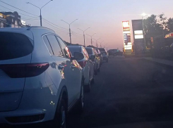 «Стояли всю ночь, а бензина не получили»: жители Ставрополья продолжают жаловаться на ситуацию с топливом 