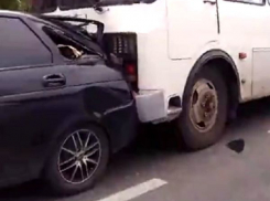 Массовое ДТП с автобусом и такси произошло в центре Ставрополя