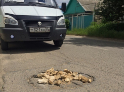 За «шикарный» ремонт дорог иронически поблагодарили свои власти водители в Михайловске