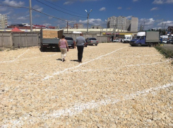 Самодельная разметка парковки на Южном рынке рассмешила жителей Ставрополя