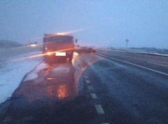 Девушка на ВАЗе врезалась в КамАЗ вблизи Ставрополя и попала в реанимацию