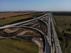 На границе Ставрополья и КБР восстанавливают крупную дорожную развязку