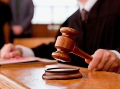 На Ставрополье трех бывших оперативников осудили за взятки и избиения