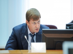 «Человека, который уже был под подозрением, ставить на должность министра странно», – эксперт о домашнем аресте министра Васильева