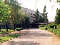 В Ставрополе голый безумец с катетером в гениталиях сбежал из больницы и попытался угнать машину