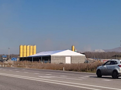 Автомобилисты пожаловались на задымленную трассу рядом с Невинномысском