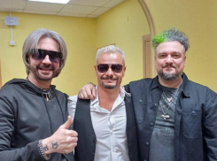 Внезапный концерт рок-группы «Крематорий» в аэропорту Ставрополя попал на видео