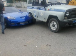 Элитный спорткар из свадебного кортежа влетел в полицейский «бобик» при обгоне на Ставрополье