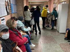 Жители Ставрополя пожаловались на очереди в 40 человек в поликлинике №6