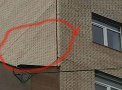 Облицовочный кирпич может упасть на головы прохожих в центре Ставрополя