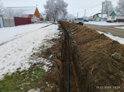 В селе Безопасное обновляют свыше 1,6 км старого уличного водопровода