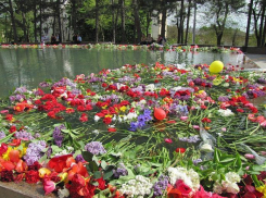 На Ставрополье накануне Дня Победы пьяный мужчина прыгнул в воду на мемориале 