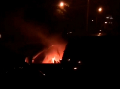 Ночью сожгли автомобиль на улице Доваторцев в Ставрополе