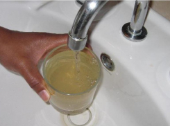 Вода с запахом и цветом болота потекла из кранов в Пятигорске