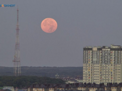Завораживающе красивое Суперлуние попало на фото в Ставрополе