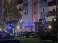 Кричал и звал маму: из окна многоэтажки в Ставрополе выпал мальчик и попал в больницу