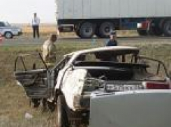 На дороге Невинномысск-Минеральные воды столкнулись «КамАЗ» и «Тойота»