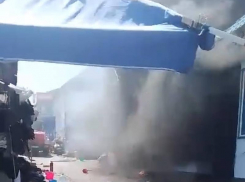 Крупный пожар на рынке в Михайловске попал на видео 