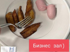 Два кусочека колбаски за 15 тысяч: люди шокированы сервисом нового терминала аэропорта Ставрополя