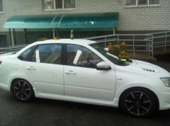 «Это новый флэшмоб?»: припаркованный у дома автомобиль обклеили прокладками в Ставрополе