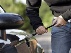 Два автомобиля угнали на улицах Пятигорска