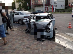 В аварии на перекрестке в Ставрополе пострадали четыре человека