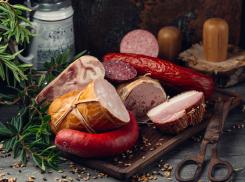 Просроченную колбасу пытался сплавить на Кубань ставропольский предприниматель 