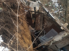Сошедший оползень разрушил постройки в Георгиевске