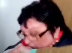 Женщина укусила полицейского из-за бутылки паленой водки на Ставрополье 