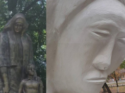 Уродливый памятник «Скорбящей матери» на Ставрополье «раскис» из-за непогоды