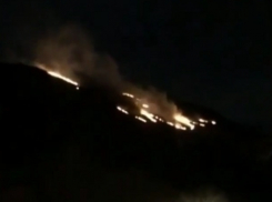 Склон санатория в Кисловодске охватил огонь в канун Нового года