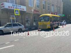 Автобус с пассажирами попал в аварию в Кисловодске