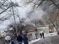 После пожара с территории завода в Пятигорске начали вывозить аммиак