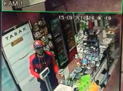 Мужчина украл деньги на лечение ребёнка и попал на видео в Ставрополе