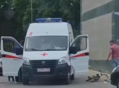 В Георгиевске машина скорой помощи сбила несовершеннолетнего велосипедиста